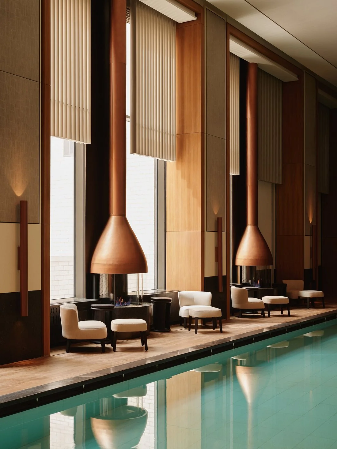 Aman New York — Spa · Havuz kenarı detayları