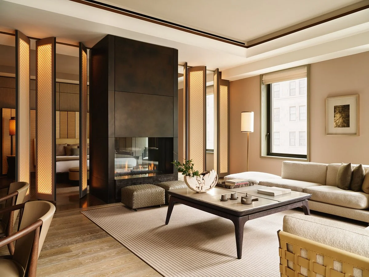 Aman New York — Salon · Mobilya ve metal ilişkisi