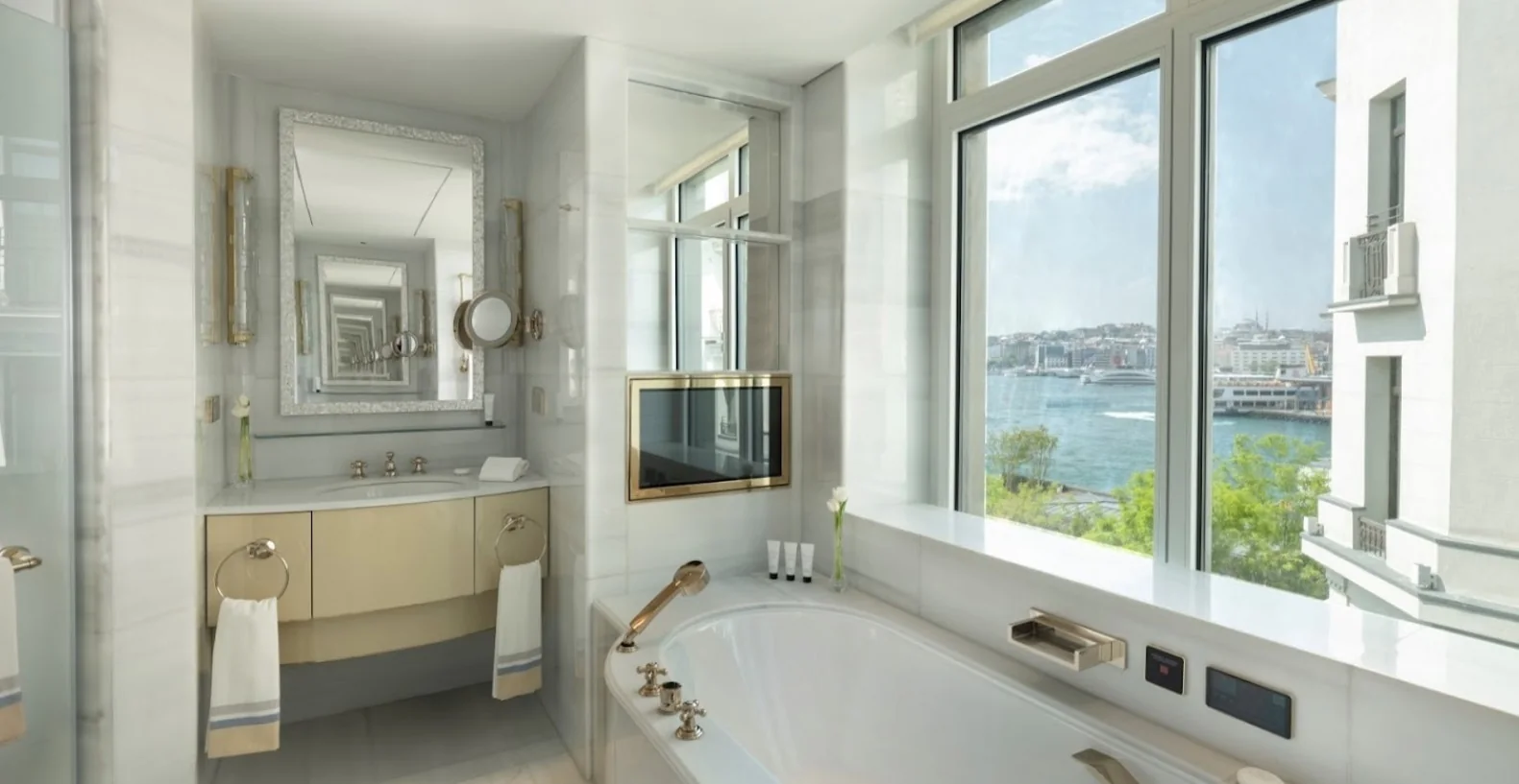The Peninsula Istanbul — mobilya ve metal işçiliği, görünüm 3
