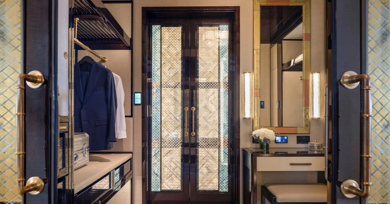 The Peninsula Istanbul — Giyinme alanı · Kapak ve kulp detayı