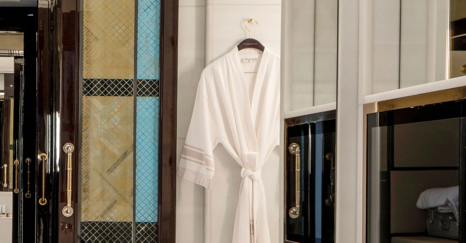 The Peninsula Istanbul — mobilya ve metal işçiliği, görünüm 6