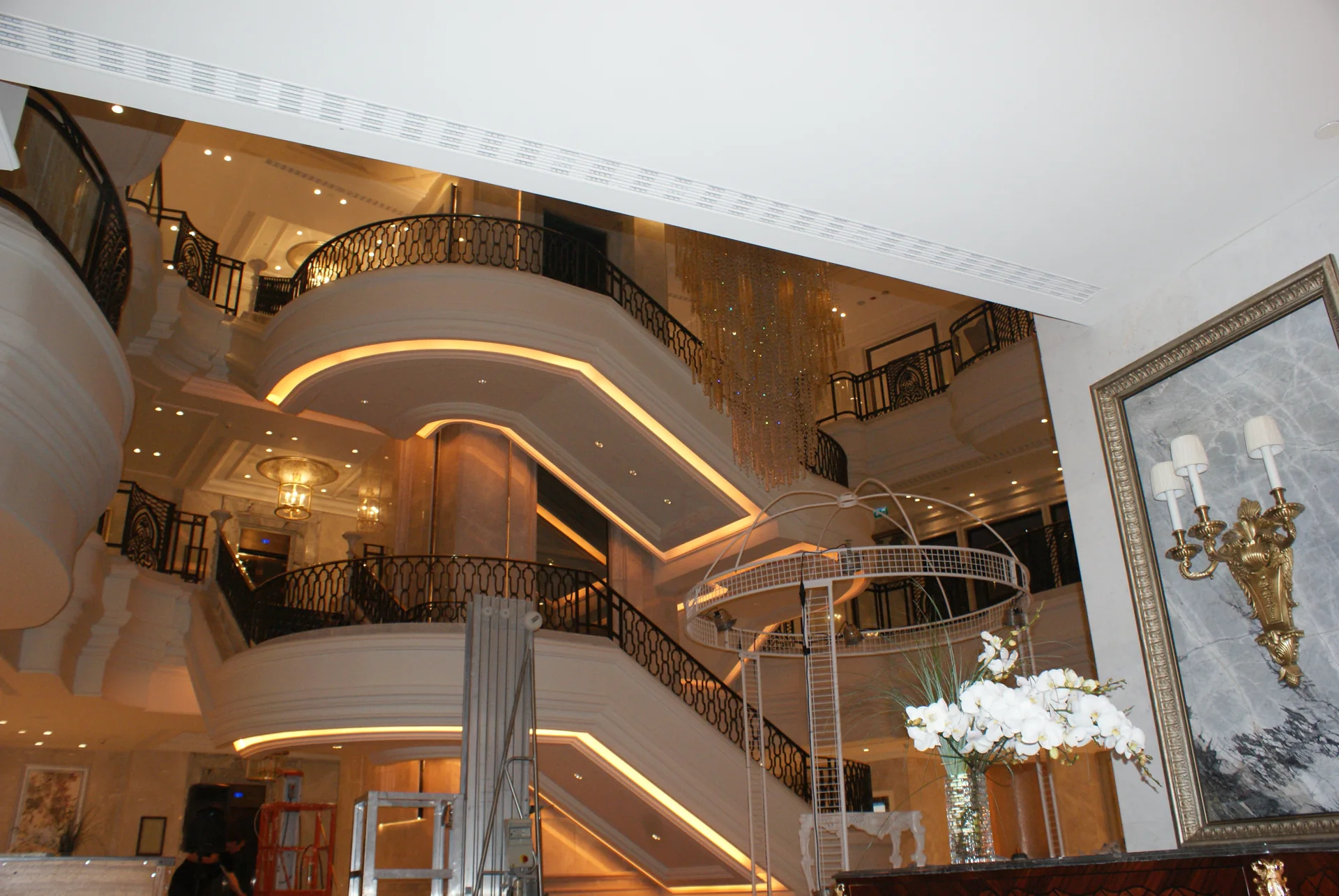 Shangri-La Bosphorus — mobilya ve metal işçiliği, görünüm 1