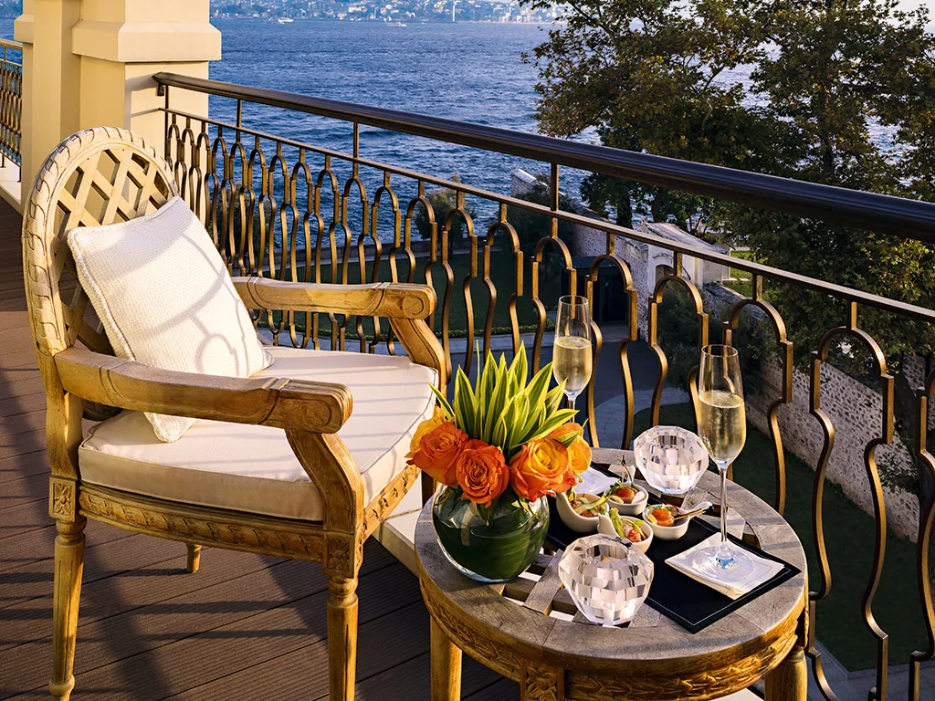 Shangri-La Bosphorus — mobilya ve metal işçiliği, görünüm 2