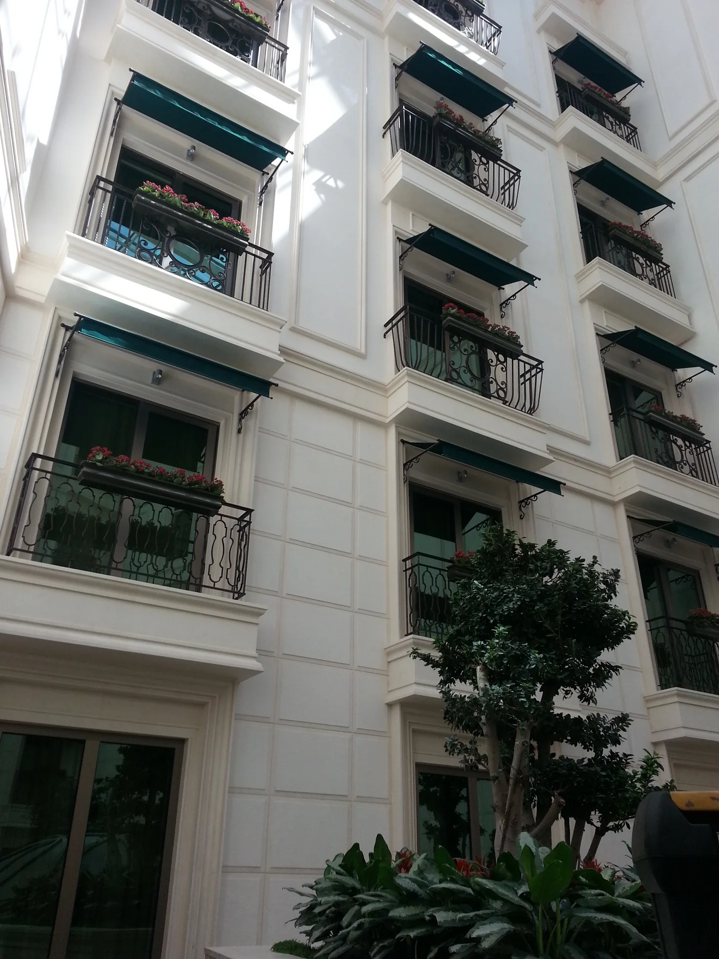 Shangri-La Bosphorus — mobilya ve metal işçiliği, görünüm 4
