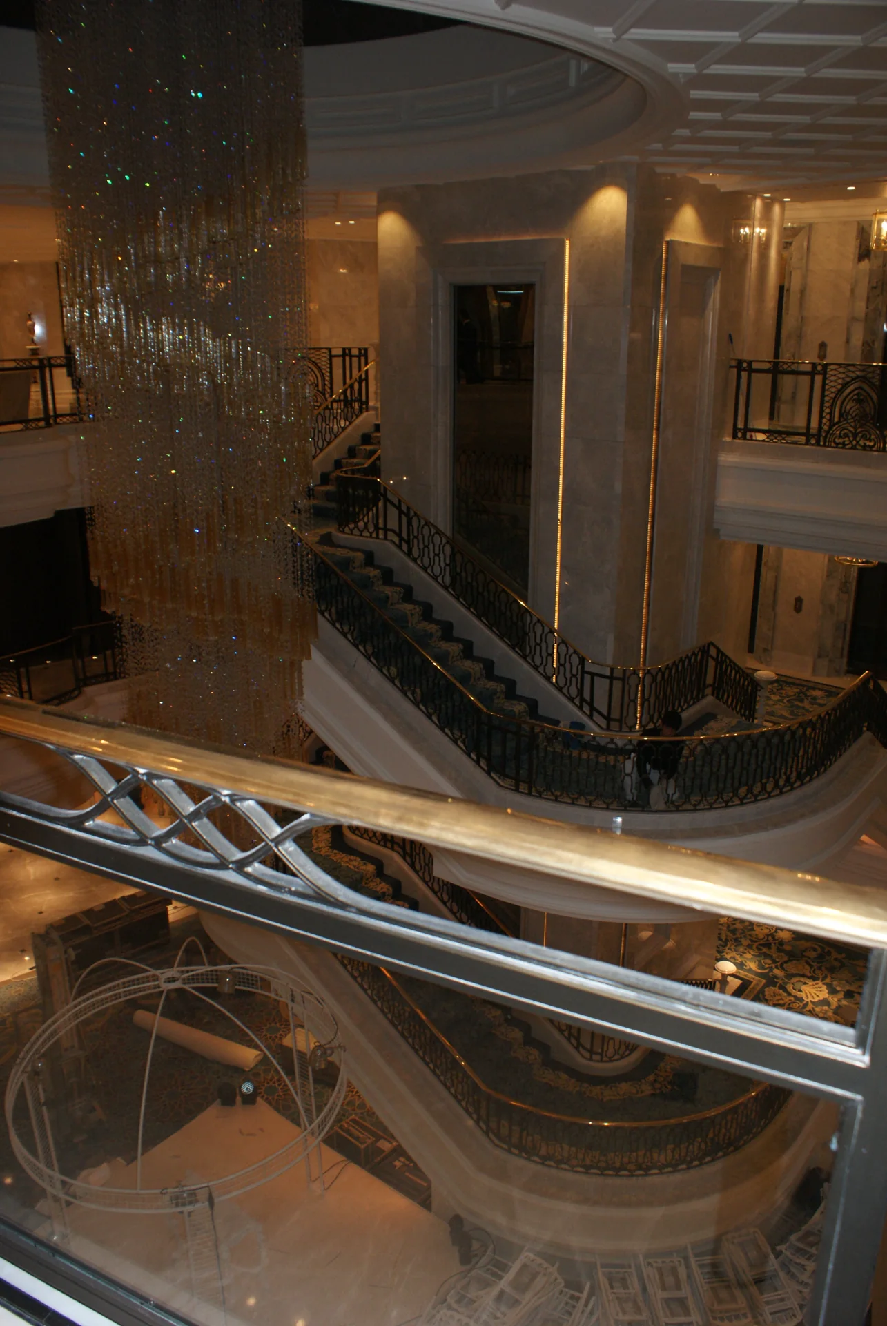 Shangri-La Bosphorus — Merdiven · Küpeşte ve motif