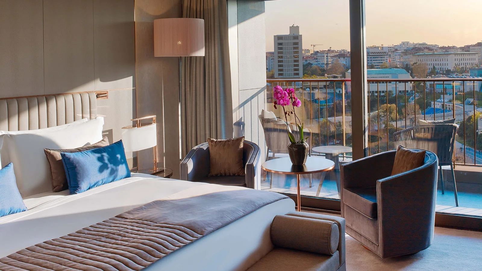 The St. Regis Istanbul — mobilya ve metal işçiliği, görünüm 2