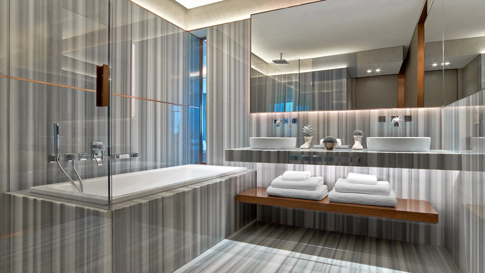 The St. Regis Istanbul — mobilya ve metal işçiliği, görünüm 3