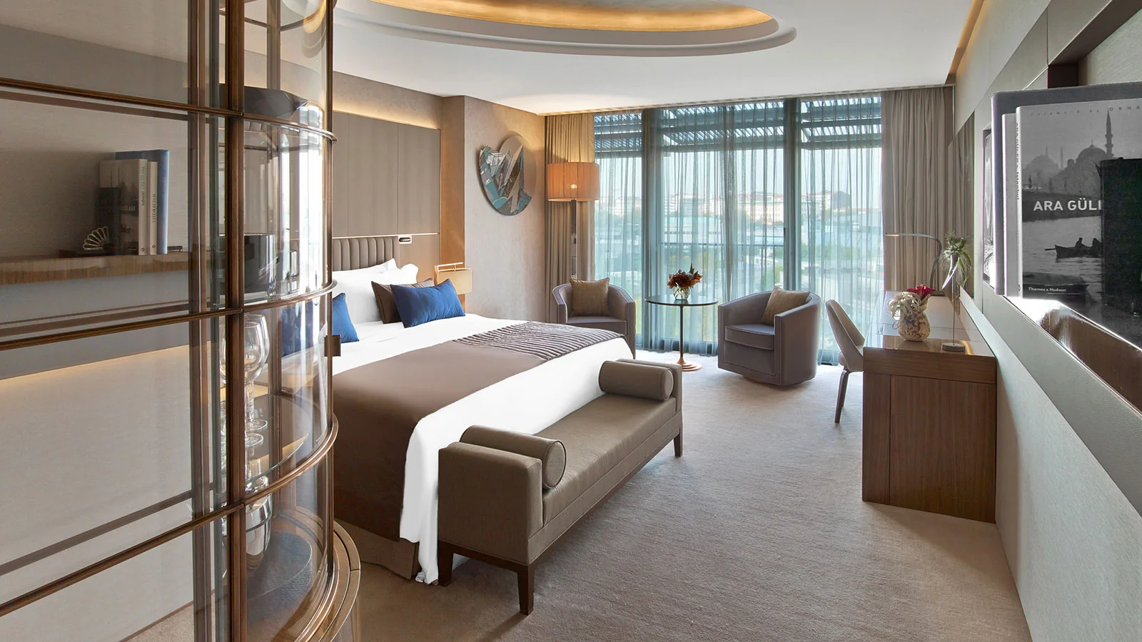 The St. Regis Istanbul — mobilya ve metal işçiliği, görünüm 4